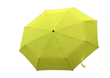 Κίτρινη γυναικεία μόνη διπλώνοντας ομπρέλα, χειρωνακτικός ανοικτός στενός ομπρελών πτυχών μακριά