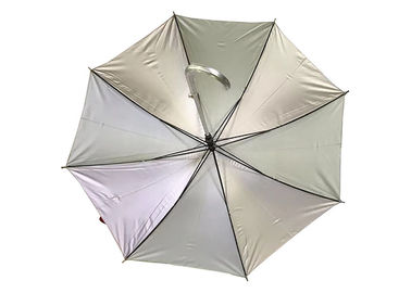 Ζωηρόχρωμη ευθεία ασημένια κόλλα ομπρελών αργιλίου που ντύνει την αυτόματη ανοικτή λαβή μορφής J