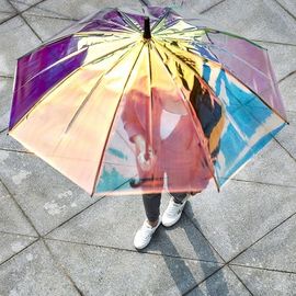 Ζωηρόχρωμη ιριδίζουσα ομπρέλα βροχής ολογραμμάτων διαφανής για τη θυελλώδη ημέρα βροχής