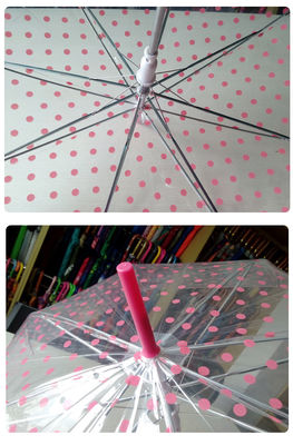J λαβών ρόδινη σημείων ομπρέλα βροχής σημείου εισόδου διαφανής για τα παιδιά