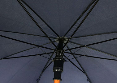 Ξύλινη κυρτή λαβή ομπρελών των ανθεκτικών ατόμων η μπλε ναυτική για τη βροχή λάμπει καιρός