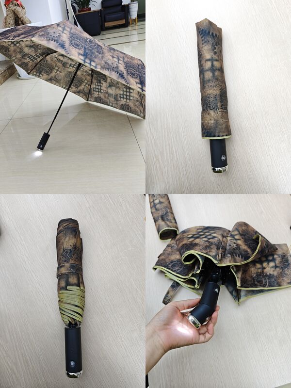 Φωτισμένη με LED ομπρέλα ασφαλείας αυτόματου ανοίγματος/κλεισίματος με ανακλαστική λωρίδα για νυχτερινή ορατότητα